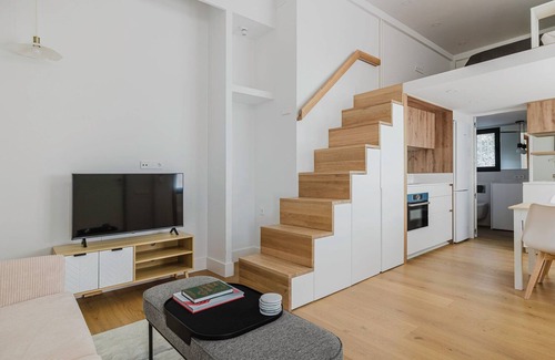 Colina Casa | Upscale Colina Studio w/ Pool, Doorman, Washer & A/C, by Blueground