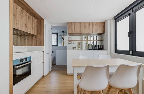 Colina Casa | Upscale Colina Studio w/ Pool, Doorman, Washer & A/C, by Blueground