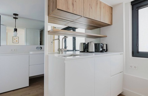 Colina Casa | Upscale Colina Studio w/ Pool, Doorman, Washer & A/C, by Blueground