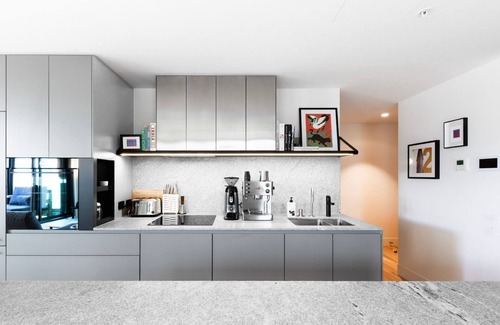 Collingwood Apartamento | Upscale Collingwood Retreat - High-End Apartment with Car Park
