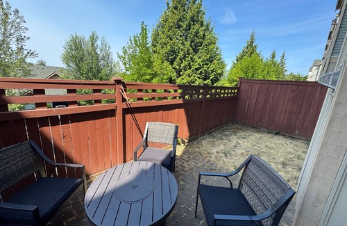 Renton Condominio | Upscale Condo in Central Renton – Convenient to Airport, Hospitals & Downtown