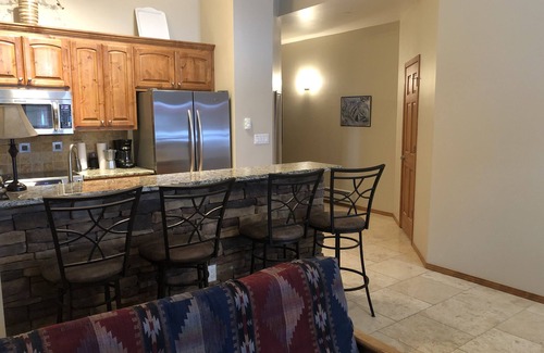 Taos Ski Valley Apartamento | Upscale Condo - Walk to the lifts, restaurants and base area in Taos Ski Valley