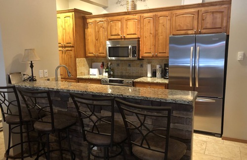 Taos Ski Valley Apartamento | Upscale Condo - Walk to the lifts, restaurants and base area in Taos Ski Valley