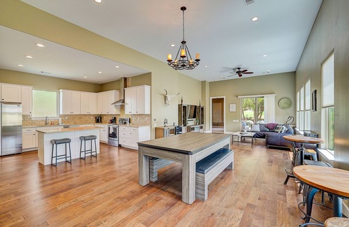 Horseshoe Bay West Casa | Upscale country getaway with private hot tub, game room, & beautiful views