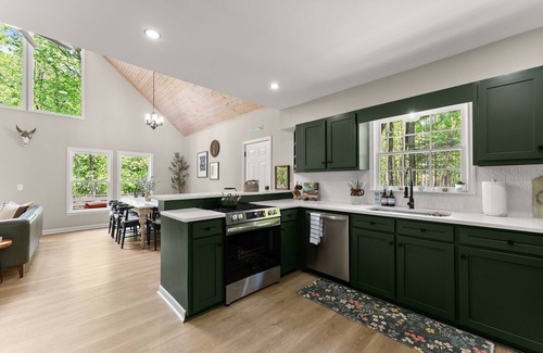 Sautee Nacoochee Cabina | Upscale Creek Retreat:Theater&Pickleball, in Helen