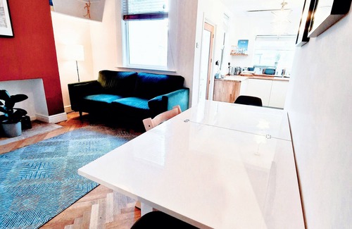 Liverpool Apartamento | Upscale Family Home, Beautiful Setting