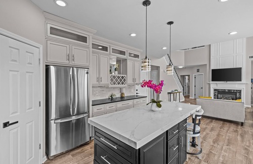 Provincetowne Casa | Upscale Family Home in Prime Reavencrest Location