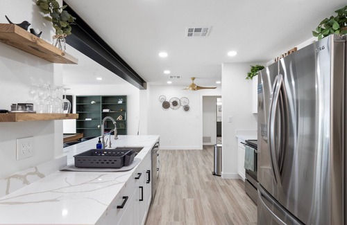 Litchfield Park Casa | Upscale Family Gem ~ Scenic Pool ~ Game Room ~ Pkg