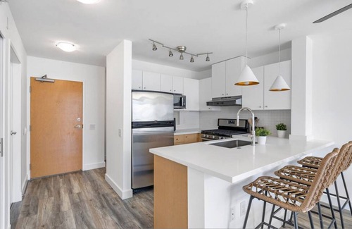 Lower Lonsdale Apartamento | Upscale Flat in Lonsdale