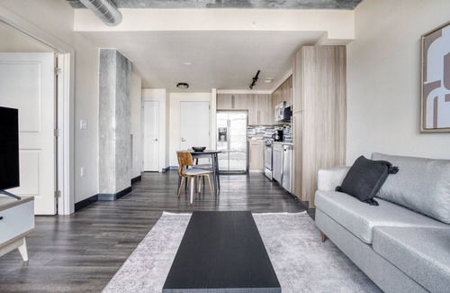 H Street Corridor Apartamento | Upscale H Street 1BR w/ Gym, W/D & Pool, across from WF, by Blueground