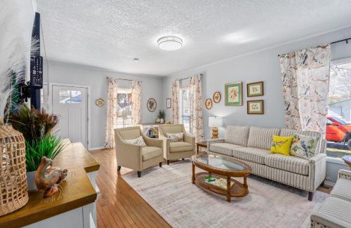 Coeur d'Alene Casa | Upscale Heated Pool Retreat Near Lake CDA with Hot Tub