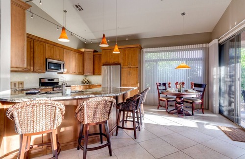 Red Mountain Ranch Casa | Nuevo listado! Casa de lujo con piscina privada climatizada y un increíble patio
