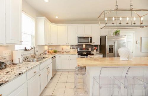 Dam Neck Casa | UPSCALE Ideal location 4 beach vacay H20 views