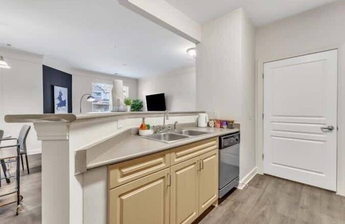 Southwest Raleigh Apartamento | Upscale King 1BR Suite Mins to Downtown Raleigh!