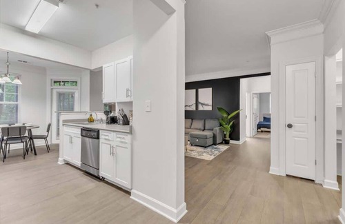 Southwest Raleigh Apartamento | Upscale King 2BR Suite Mins to Downtown Raleigh!