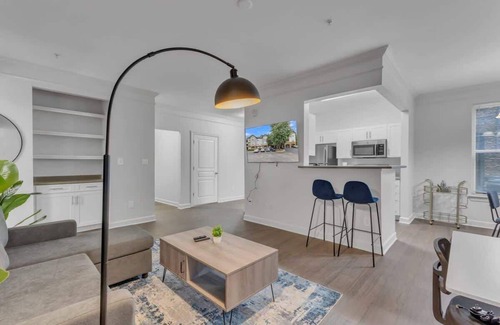 Southwest Raleigh Apartamento | Upscale King 2BR Suite Mins to Downtown Raleigh!