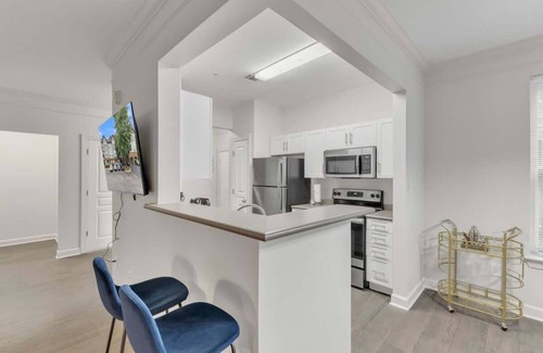 Southwest Raleigh Apartamento | Upscale King 2BR Suite Mins to Downtown Raleigh!