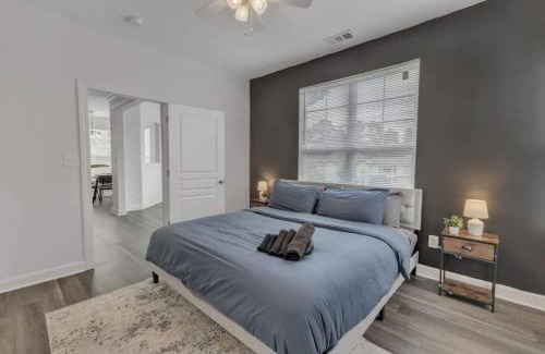 Southwest Raleigh Apartamento | Upscale King 2BR Suite Mins to Downtown Raleigh!