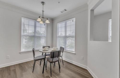 Southwest Raleigh Apartamento | Upscale King 2BR Suite Mins to Downtown Raleigh!