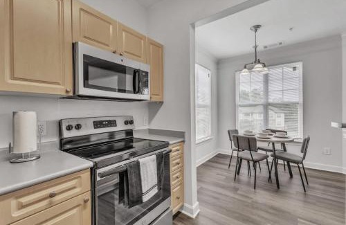 Southwest Raleigh Apartamento | Upscale King 2BR Suite Mins to Downtown Raleigh!