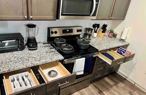Charlotte Apartamento | Upscale King 3 Bed Suite to Uptown Charlotte!