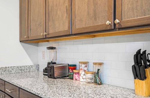 Charlotte Apartamento | Upscale King 3BR Suite to Uptown Charlotte!