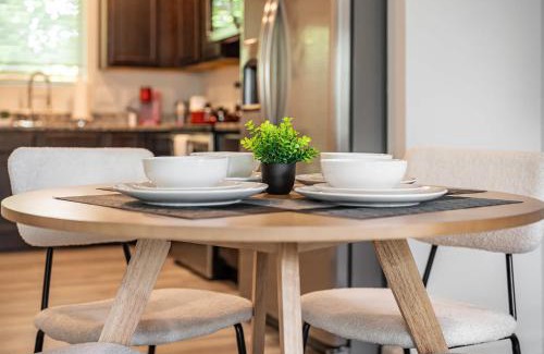 Southwest Raleigh Casa | Upscale King 3BR Townhouse Mins to Cary & NC State