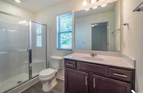 Southwest Raleigh Casa | Upscale King 3BR Townhouse Mins to Cary & NC State