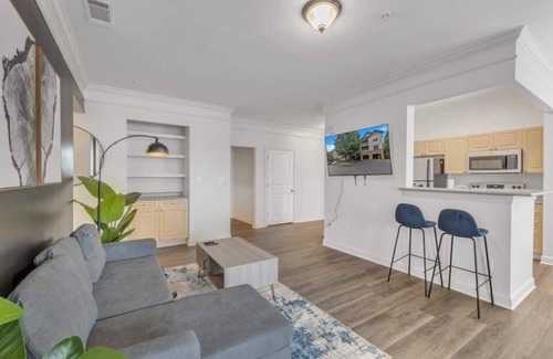 Southwest Raleigh Apartamento | Upscale King 4BR Suite Mins to Downtown Raleigh!
