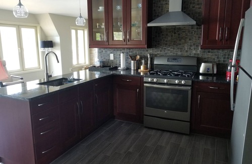 Wells Apartamento | Upscale lake front second floor unit in Wells, NY with stunning views and WiFi