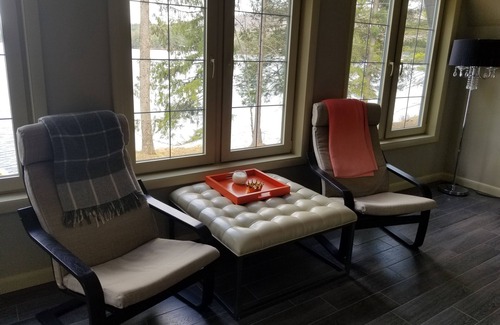 Wells Apartamento | Upscale lake front second floor unit in Wells, NY with stunning views and WiFi