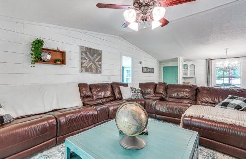 Pottsboro Casa | Upscale Lake Texoma Vacation Home 1 Mi to Marina!