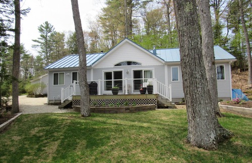 Bucksport Cabaña | Nueva cabaña de lujo frente al lago cerca de Bar Harbor y Acadia! Lujo y confort!