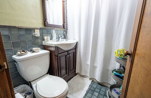 Bay View Apartamento | Upscale Lower Steps From Lake Michigan! lower NY