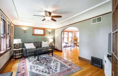 Bay View Apartamento | Upscale Lower Steps From Lake Michigan! lower NY