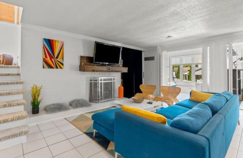 High Point Casa | Upscale Modern Home with perfect triad location
