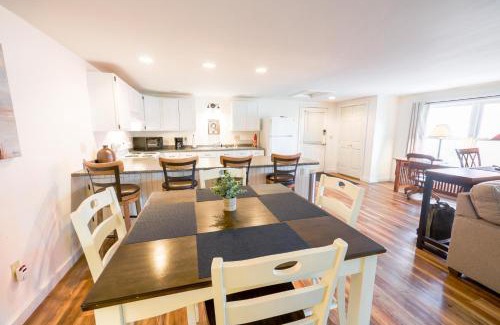 Greenville Apartamento | Upscale Moosehead lake Suite downtown Greenville