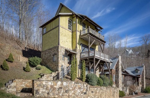 Wolf Laurel Chalet De Esquí | Upscale mountain retreat w/ hot tub and WOW VIEWS!