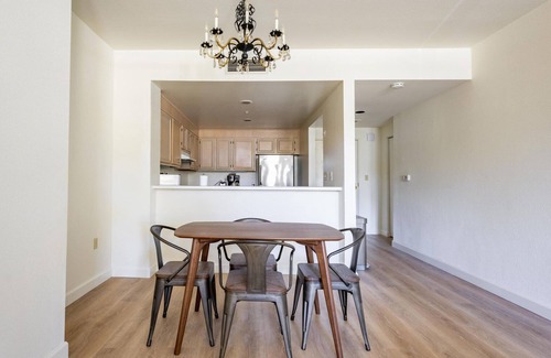 Mountain View Apartamento | Upscale Mountain View 2BR w/ Pool & Courtyard, nr Shops, by Blueground