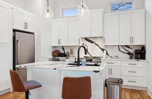 Haynes Area Casa | Upscale Multi-Level Home Rooftop & Game Room Fun