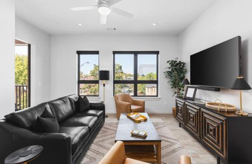 Edgehill Apartamento | Upscale Music Row Corner Unit with Patio Rooftop with City View and Gym
