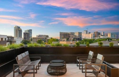 Edgehill Apartamento | Upscale Music Row Corner Unit with Patio Rooftop with City View and Gym