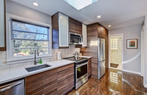 Cherry Condominio | 510 Queens 201: Myers Park Gem, Great location!