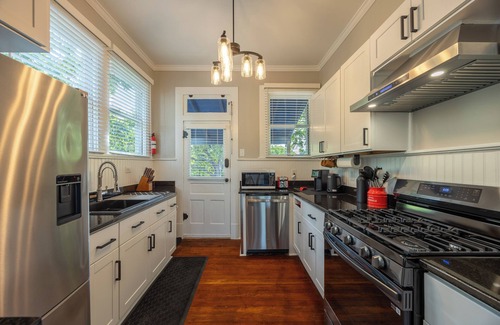 Arsenal Condominio | Upscale, Quiet, and Relaxing King William Retreat