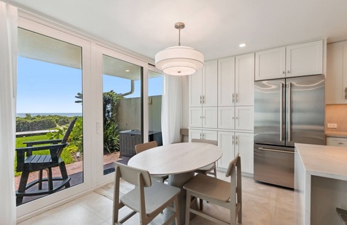 Fernandina Beach Condominio | Upscale Renovations at Oceanfront Beach Walker Villa!