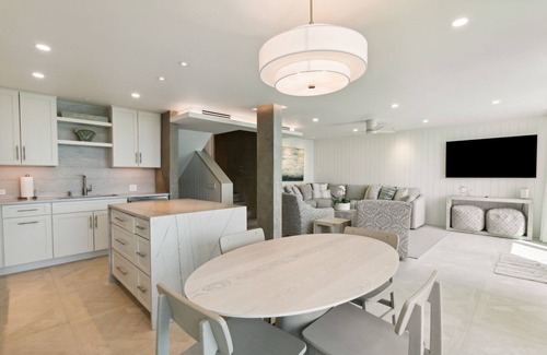 Fernandina Beach Condominio | Upscale Renovations at Oceanfront Beach Walker Villa!