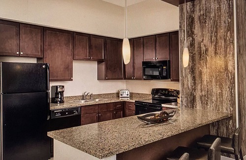 Park City Complejo | Upscale resort condo with Ski In/Ski Out Gondola. Beautiful 2 bedroom sleeps 8