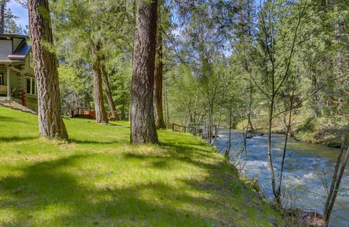 Trout Lake Cabina | Exclusivo lodge frente al río w / bañera de hidromasaje, sala de juegos y fogatas - cerca de Monte Adams!