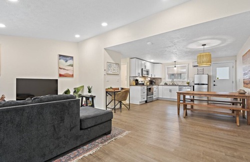 Spokane Casa | Upscale Rockwood Boho Townhouse