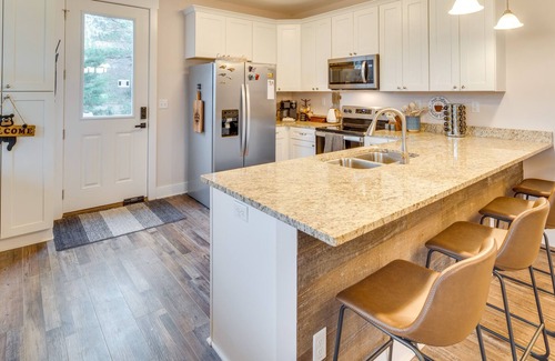 Vein Mountain Casa | Upscale Rutherfordton Vacation Rental with Hot Tub